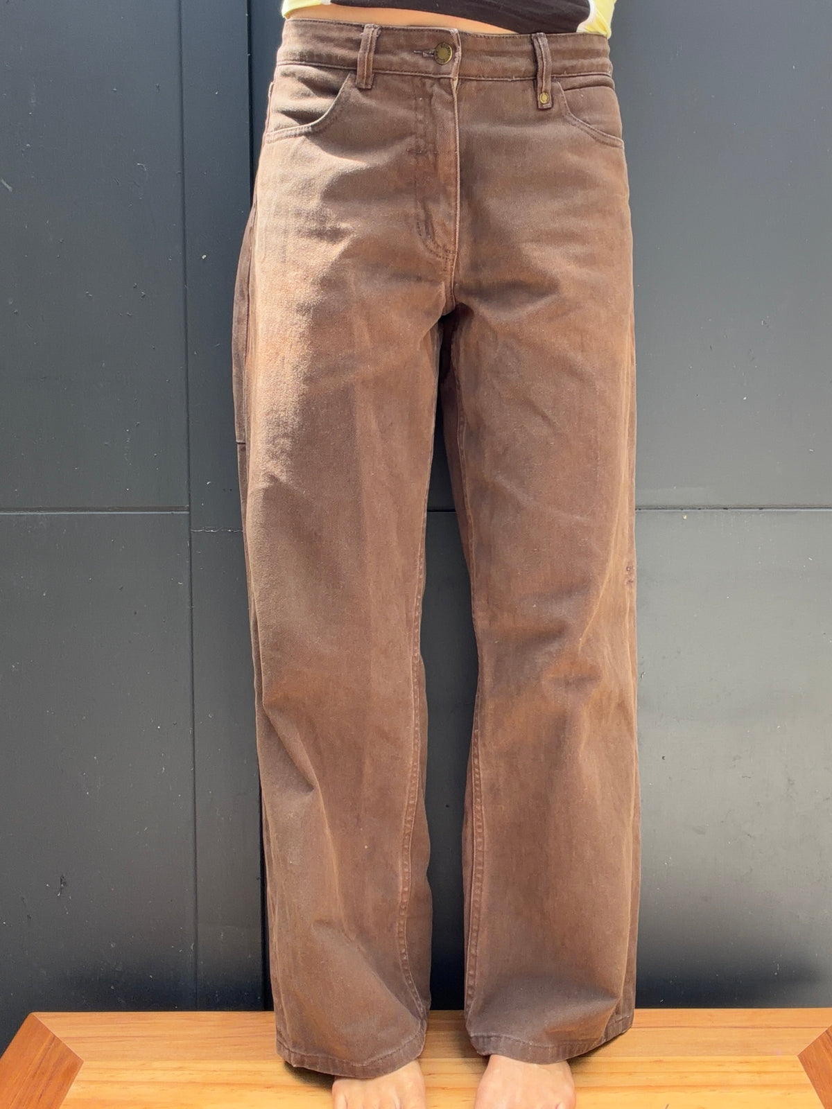 Front view of THRILLS Billy low-rise jeans in washed brown